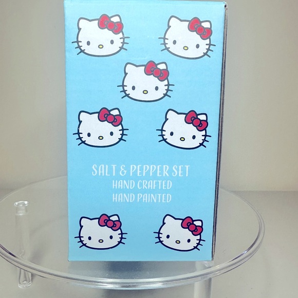 Hello Kitty Salt & Pepper Set - Picture 3 of 3